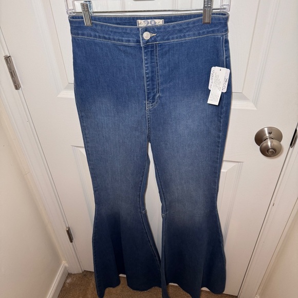 NWT We The Free Just Float On Flare Jeans - Picture 5 of 16